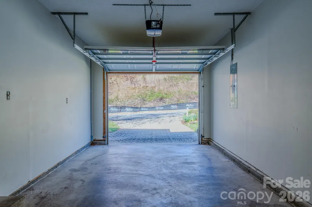 4 Hedgerose Court Asheville NC 28805