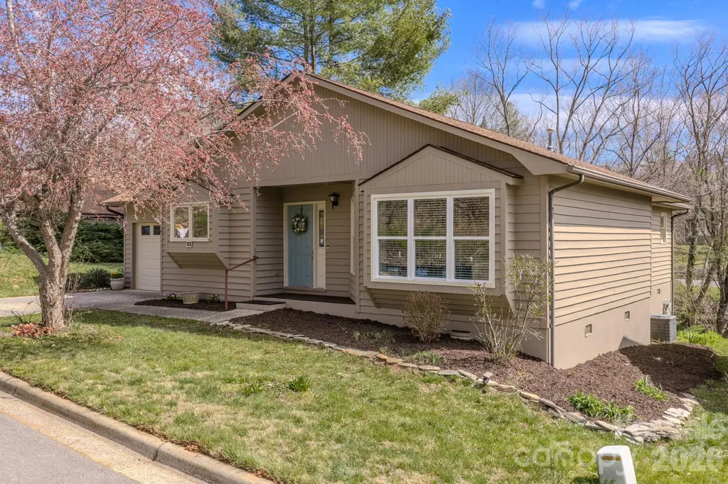 4 Hedgerose Court Asheville NC 28805
