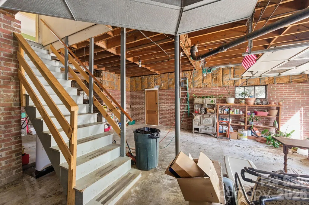 25 Bear Creek Road Asheville NC 28806
