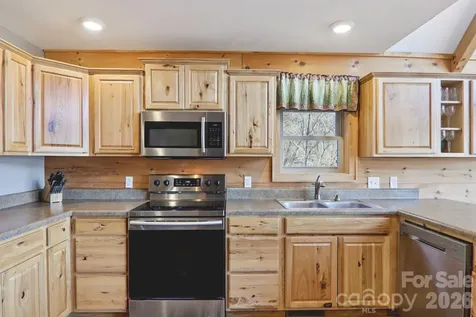 284 Robin Roost Road Maggie Valley NC 28751