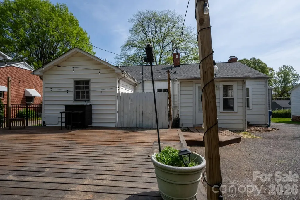 1339 11th Street NW Hickory NC 28601