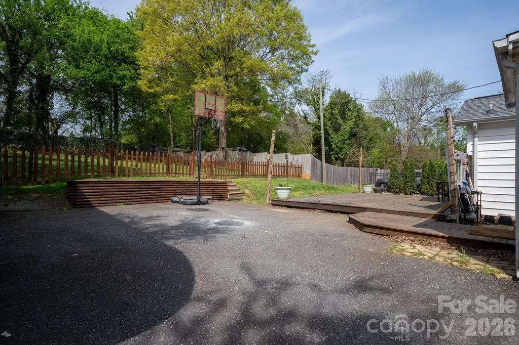 1339 11th Street NW Hickory NC 28601