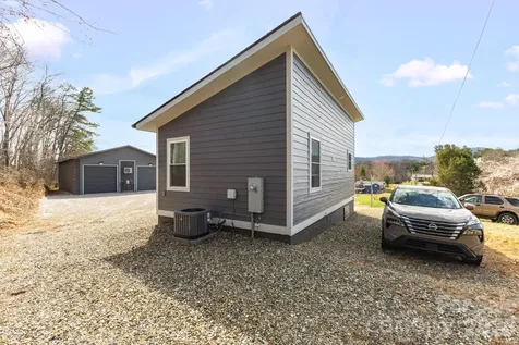17 Red Leaf Road Asheville NC 28806