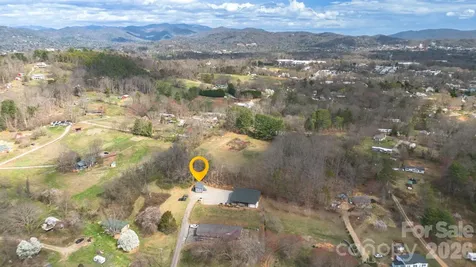17 Red Leaf Road Asheville NC 28806