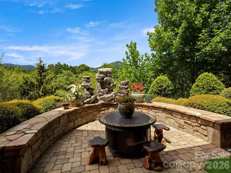 26 Village Oak Drive Arden NC 28704