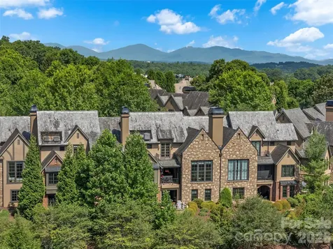26 Village Oak Drive Arden NC 28704