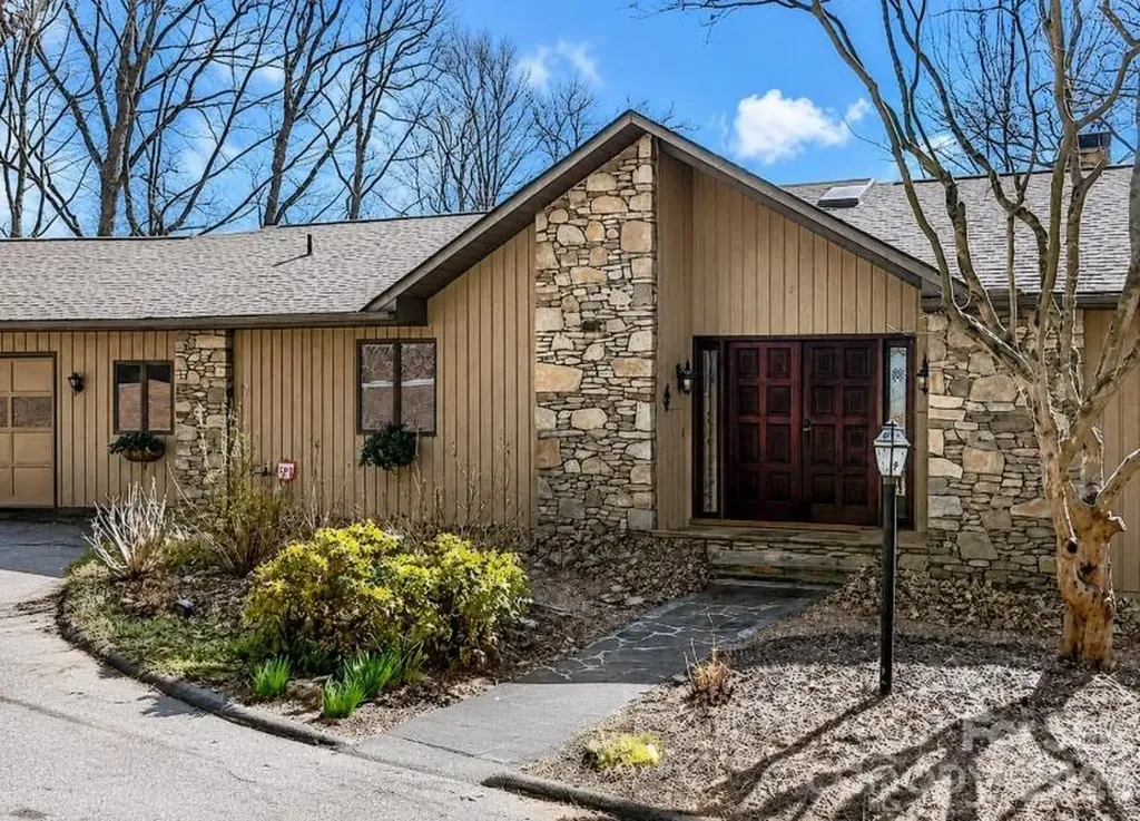 1105 High Vista Drive Mills River NC 28759