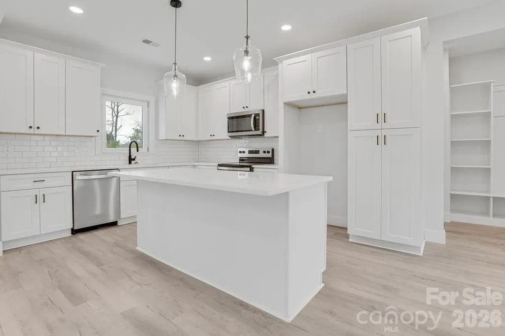 1500 Avalon Oaks Court Dallas NC 28034