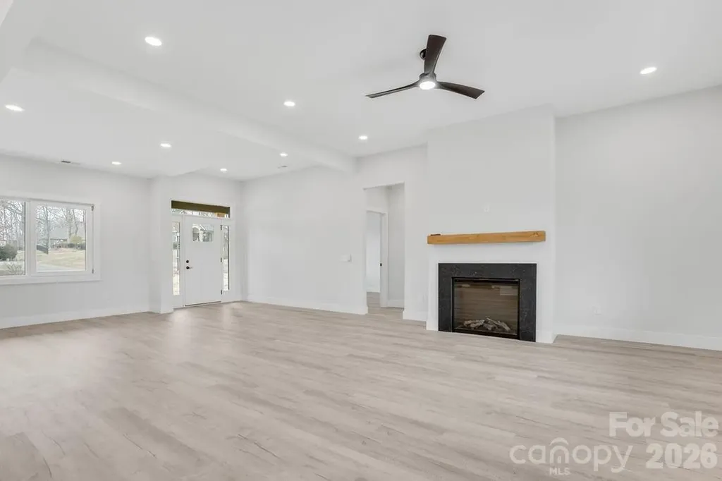 1500 Avalon Oaks Court Dallas NC 28034