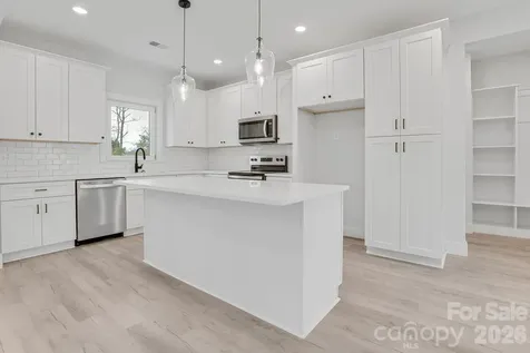1500 Avalon Oaks Court Dallas NC 28034