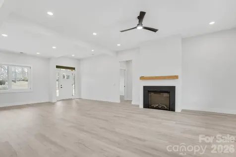 1500 Avalon Oaks Court Dallas NC 28034