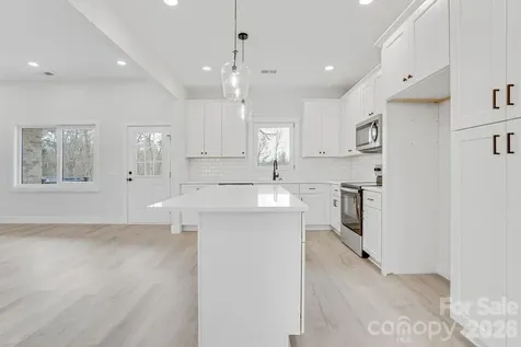 1500 Avalon Oaks Court Dallas NC 28034
