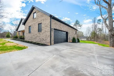 1500 Avalon Oaks Court Dallas NC 28034
