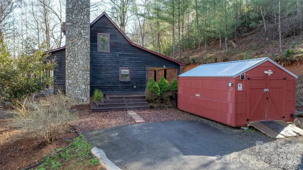 1481 Levi Lane Lenoir NC 28645