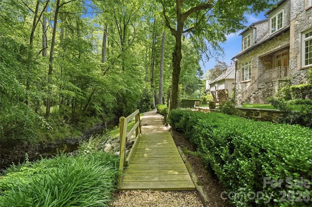 2418 La Maison Drive Charlotte NC 28226
