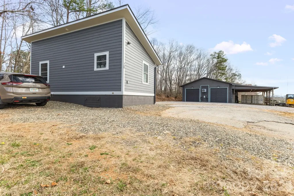 17 Red Leaf Road Asheville NC 28806