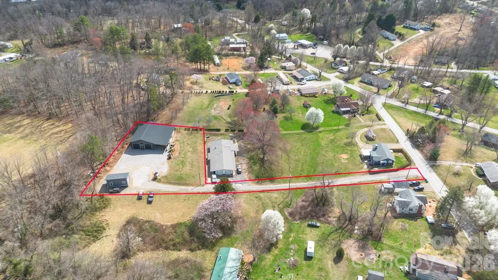 17 Red Leaf Road Asheville NC 28806