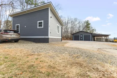 17 Red Leaf Road Asheville NC 28806