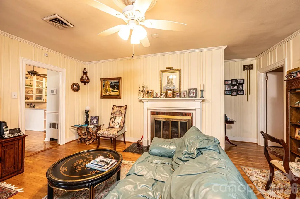 1724 2nd Avenue NW Hickory NC 28601