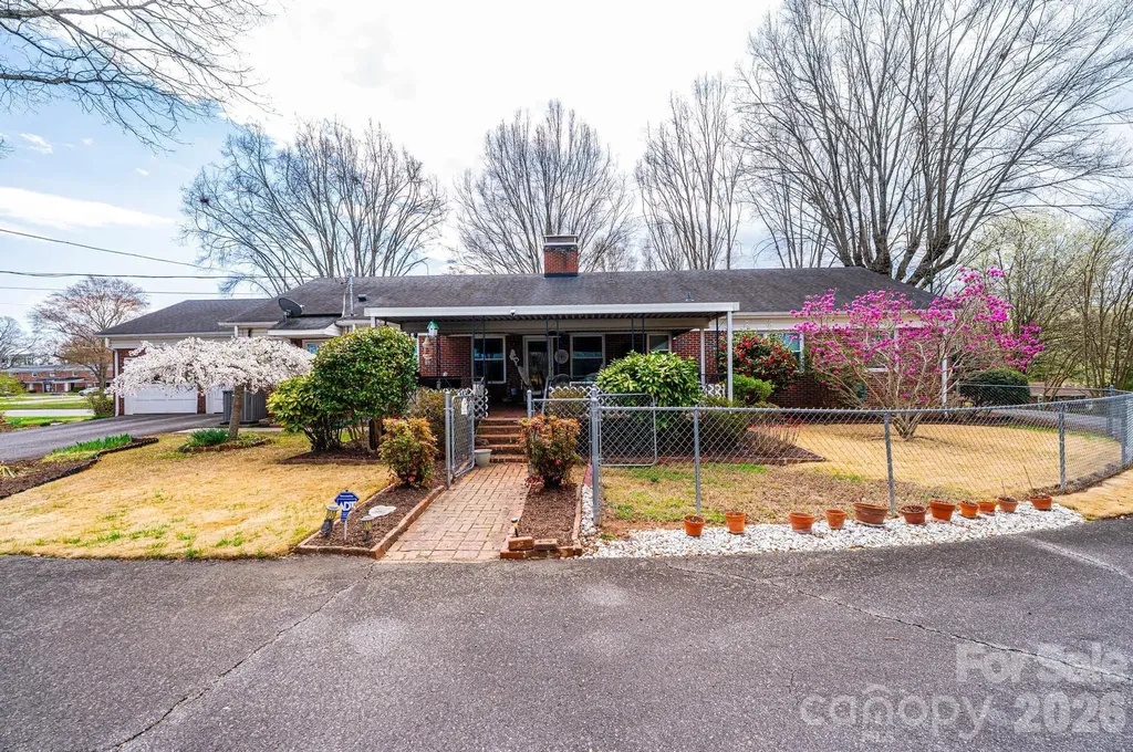 1724 2nd Avenue NW Hickory NC 28601