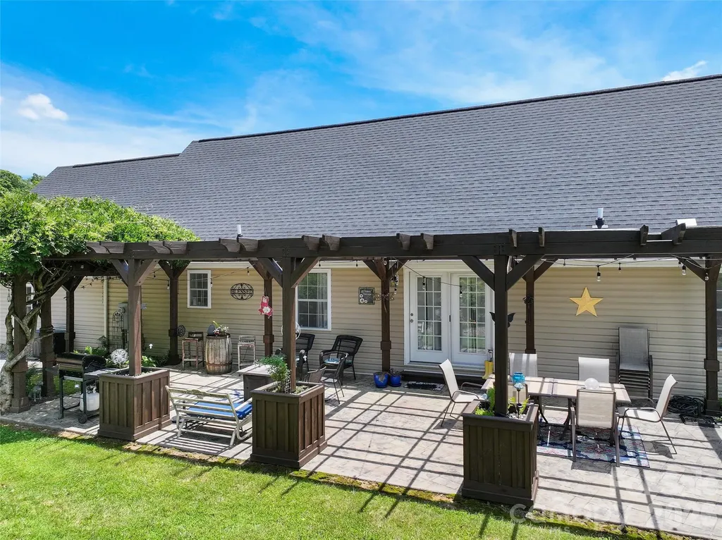 371 Ned Cove Road Waynesville NC 28785