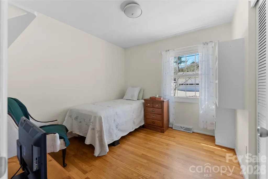 879 New Haw Creek Road Asheville NC 28805
