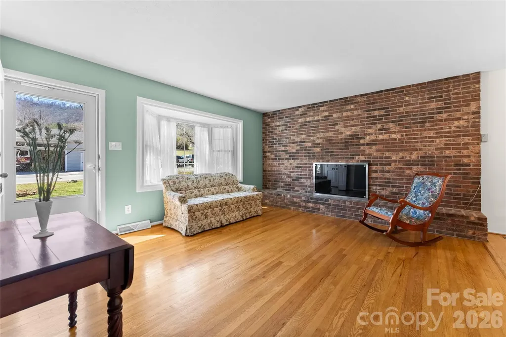 879 New Haw Creek Road Asheville NC 28805