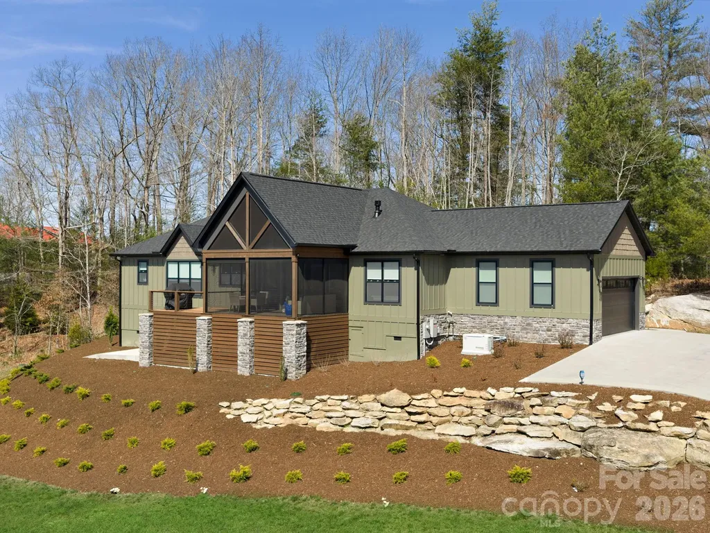 636 Crystal Heights Drive Hendersonville NC 28739