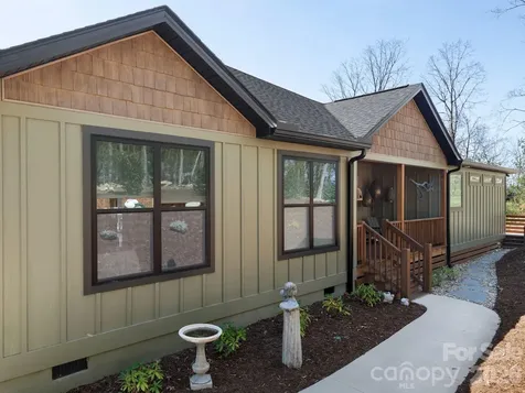 636 Crystal Heights Drive Hendersonville NC 28739