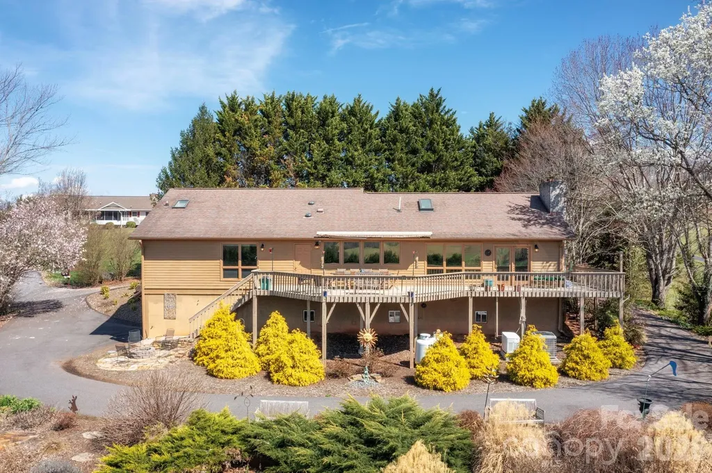 25 New Morning Place Leicester NC 28748