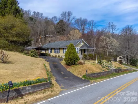 318 Sunrise Park Sylva NC 28779