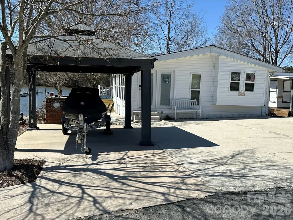 101 Dogwood Circle New London NC 28127