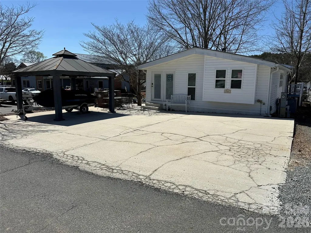 101 Dogwood Circle New London NC 28127