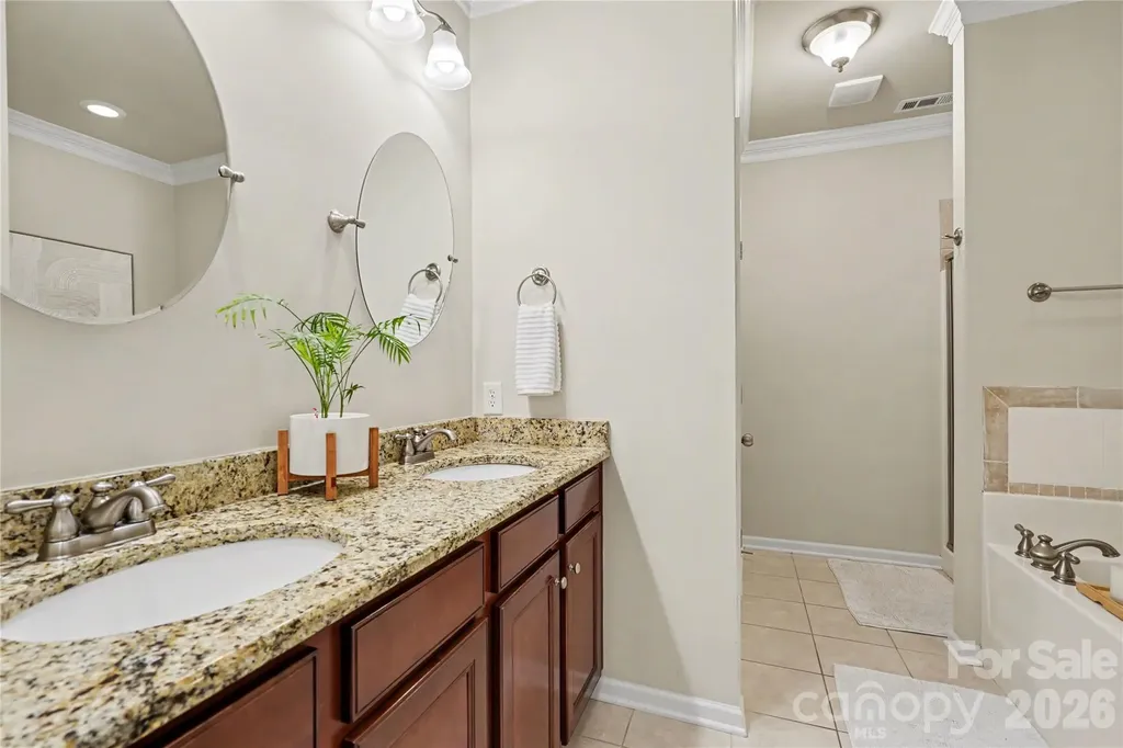 8432 Loxton Circle Charlotte NC 28214