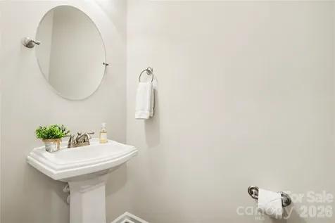 8432 Loxton Circle Charlotte NC 28214