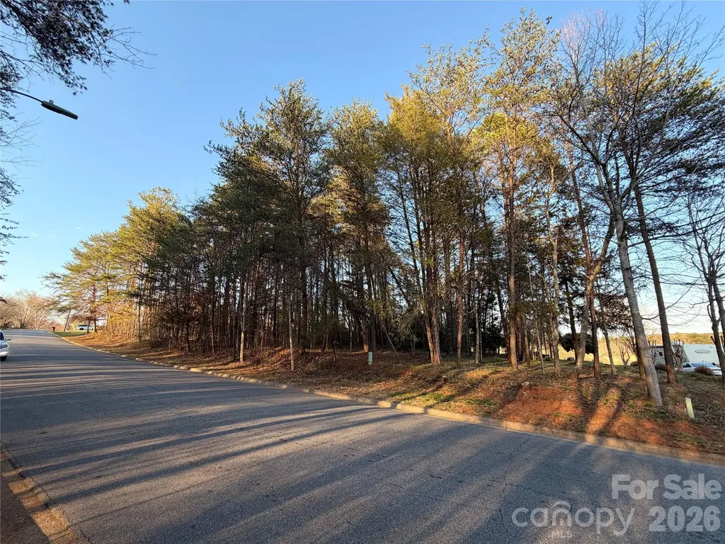 3785 Pinecrest Drive NE Hickory NC 28601