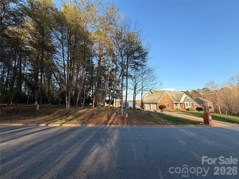 3785 Pinecrest Drive NE Hickory NC 28601