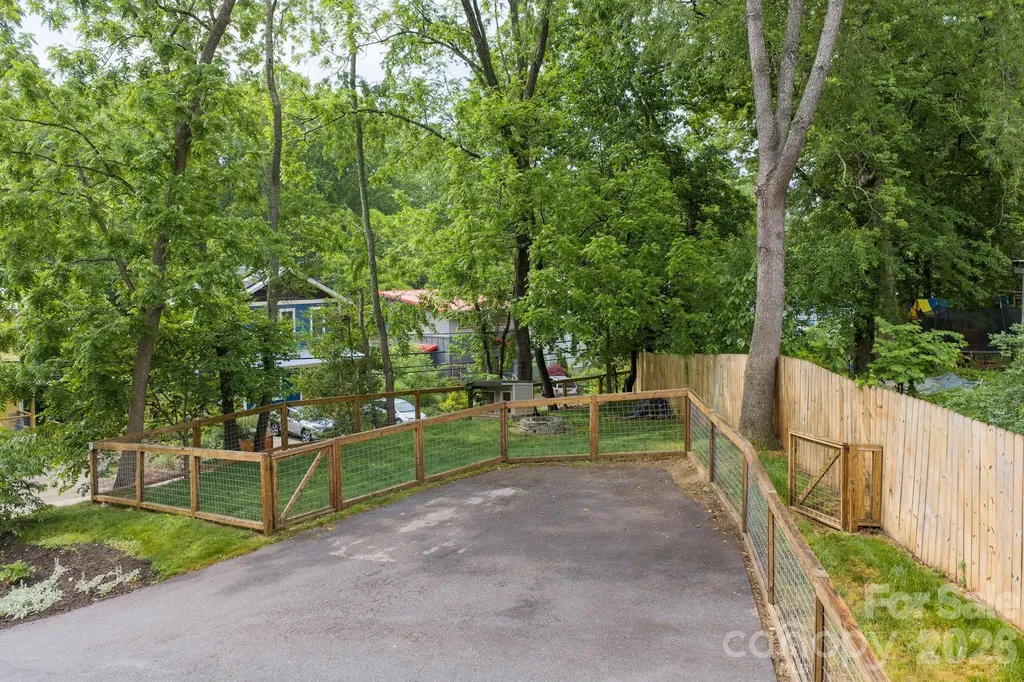 163 Sand Hill Road Asheville NC 28806