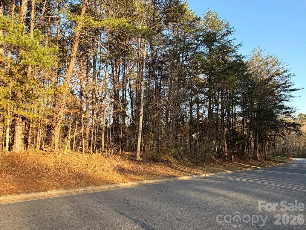 3779 Pinecrest Drive NE Hickory NC 28601