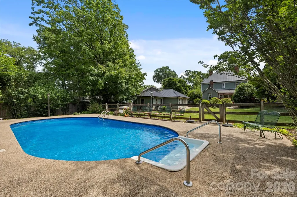 229 N Race Street Statesville NC 28677