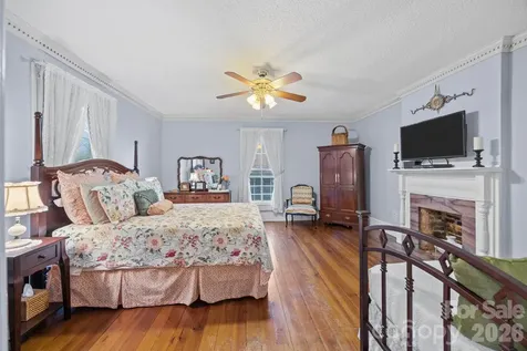 229 N Race Street Statesville NC 28677