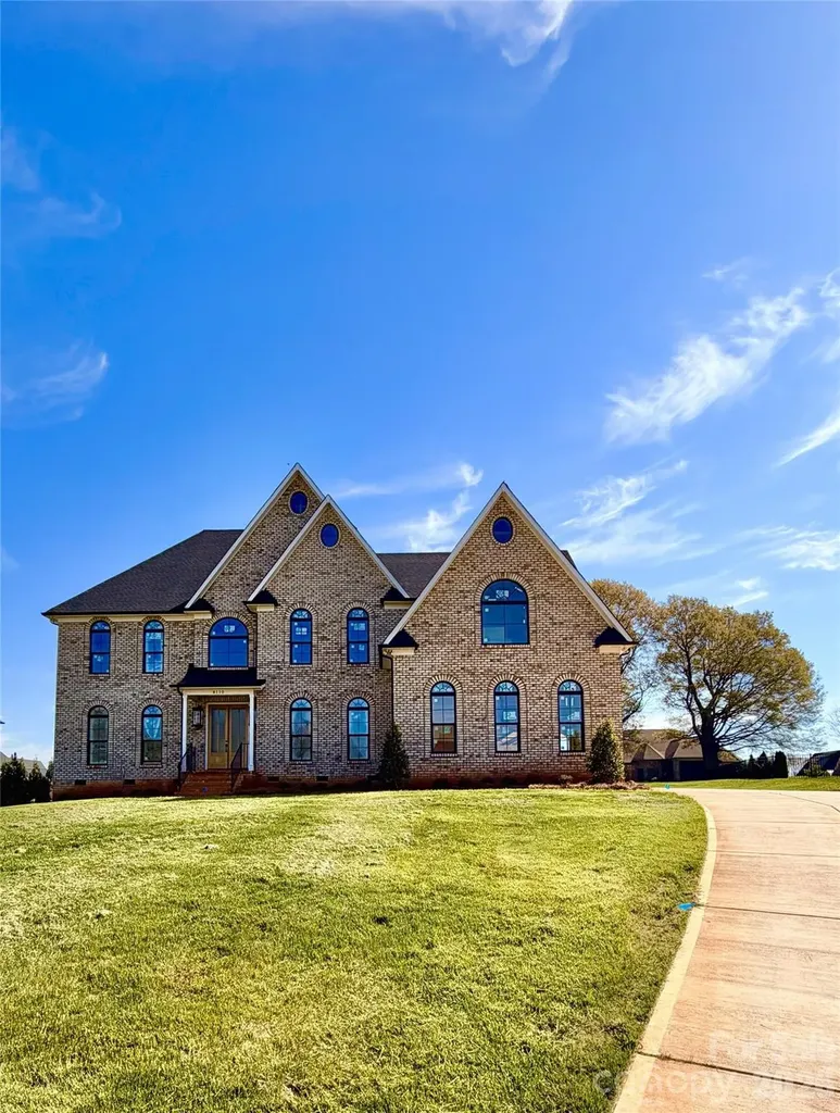 8110 Rolling Fields Road Charlotte NC 28227