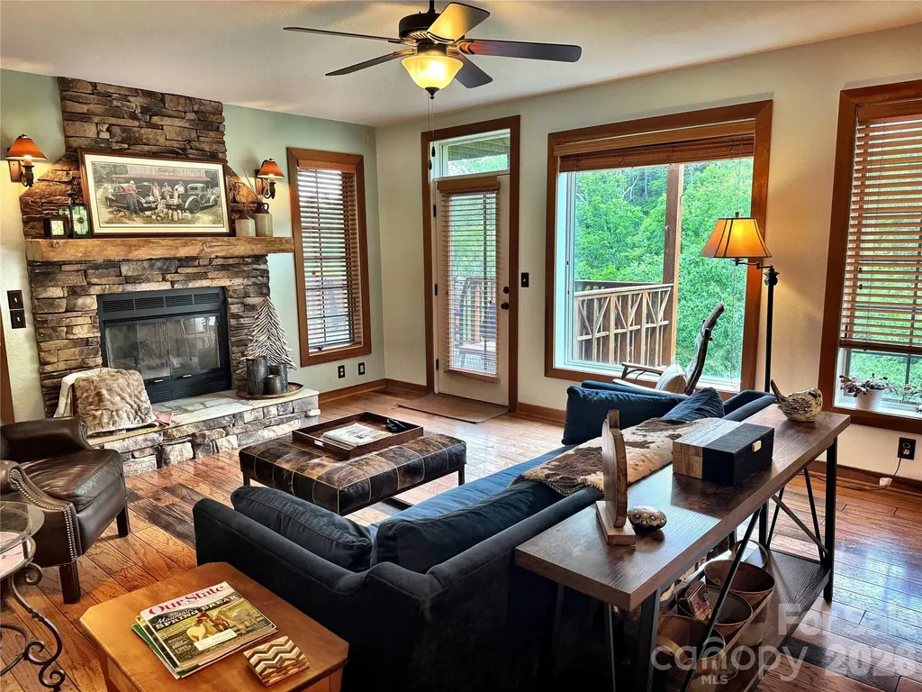 222 Creekside Way Burnsville NC 28714