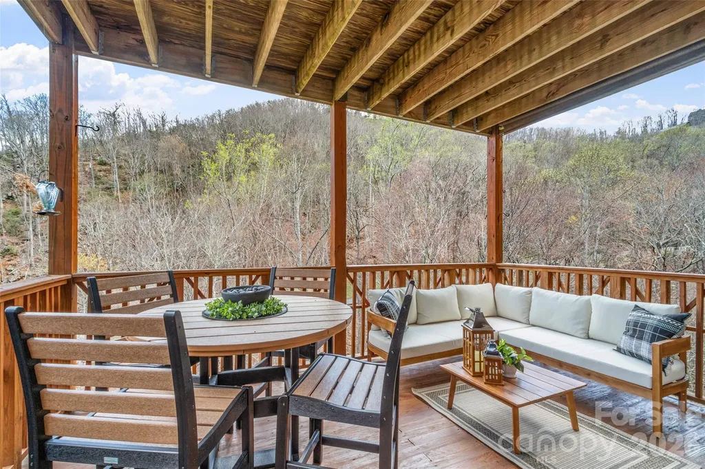 222 Creekside Way Burnsville NC 28714