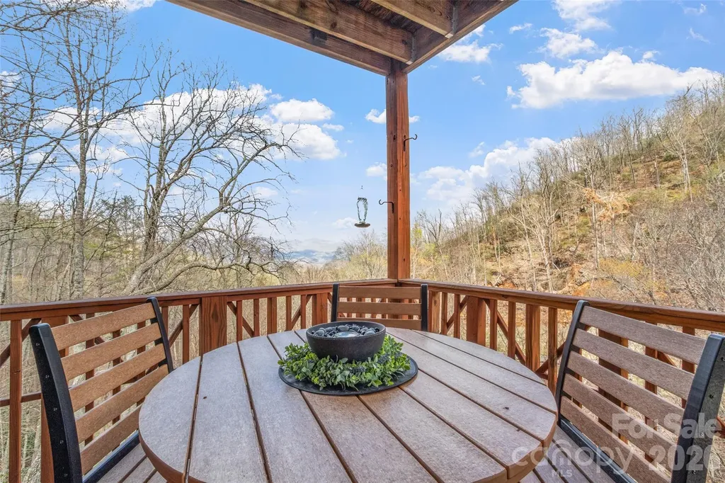 222 Creekside Way Burnsville NC 28714