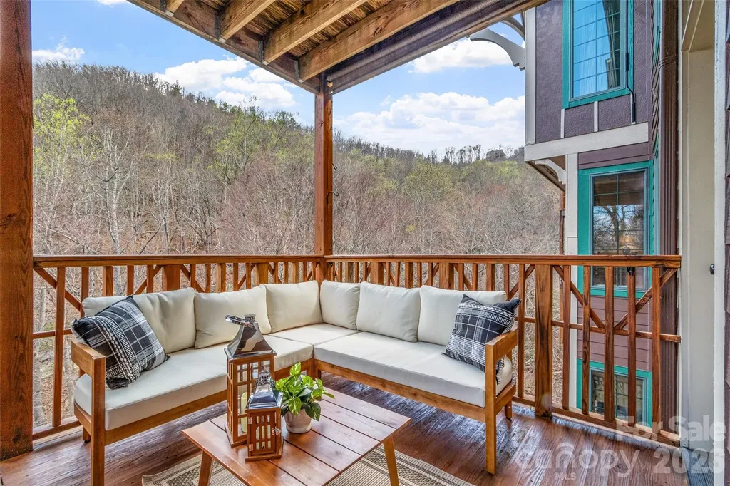 222 Creekside Way Burnsville NC 28714