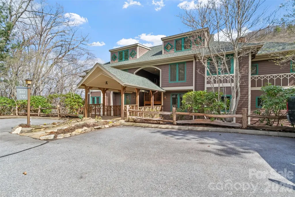222 Creekside Way Burnsville NC 28714