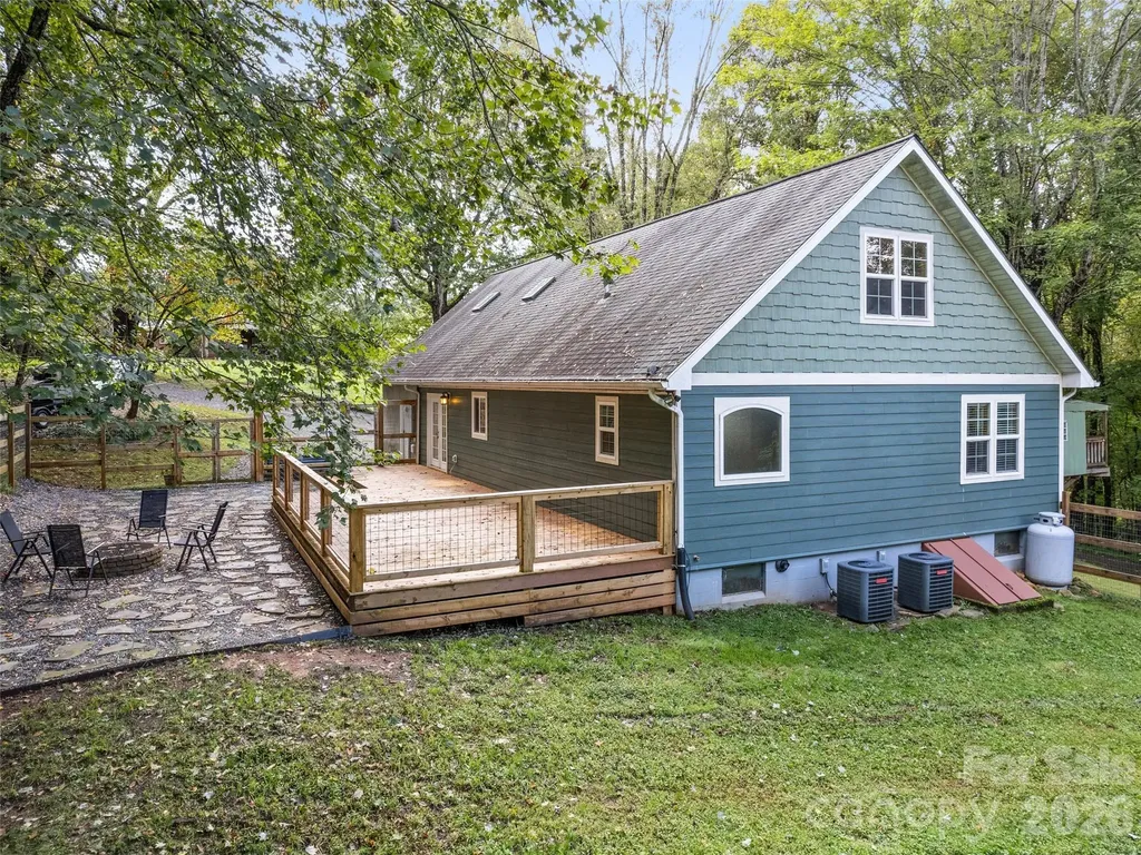 364 Lee Street Sylva NC 28779
