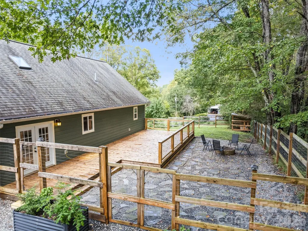 364 Lee Street Sylva NC 28779