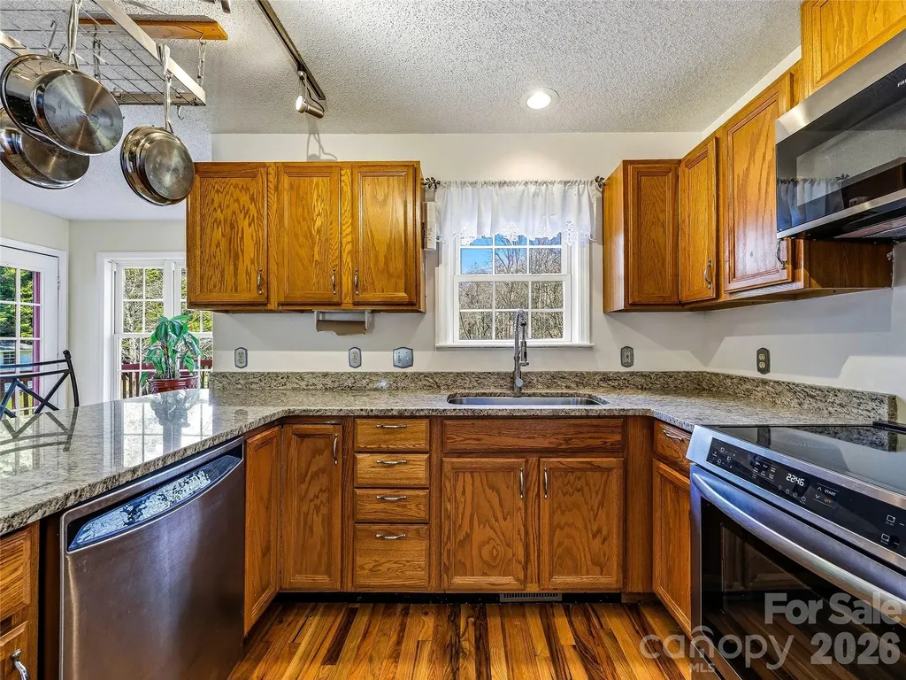 61 Rolling Hills Road Mills River NC 28759